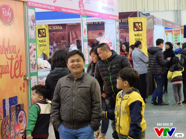 500 gian hàng phục vụ Tết Nguyên đán Đinh Dậu tại Hội chợ Xuân Giảng Võ 2017 - Ảnh 3.