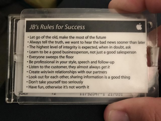 Muốn thành công như Apple, hãy đọc 11 nguyên tắc sau - Ảnh 1.
