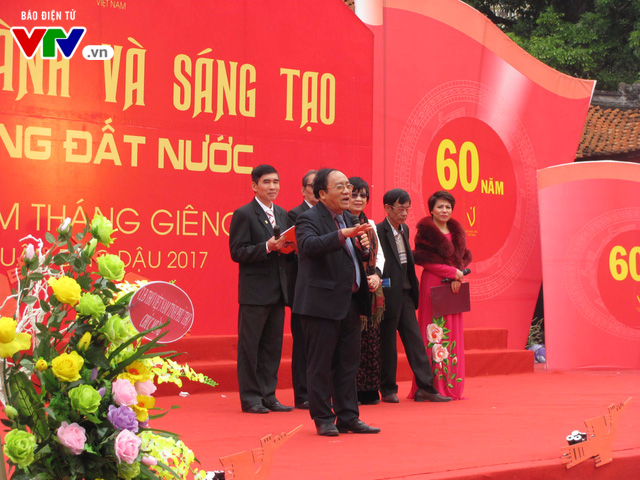 Ngày Thơ Việt Nam 2017 sôi nổi tại Văn Miếu Quốc Tử Giám - Ảnh 12.