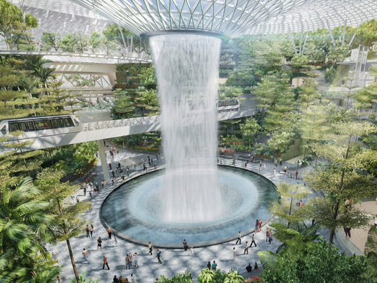 Singapore đưa thác nước, rừng nhân tạo vào... sân bay - Ảnh 4.