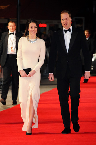 Ngắm thời trang của Công nương Kate Middleton thay đổi qua năm tháng - Ảnh 13.