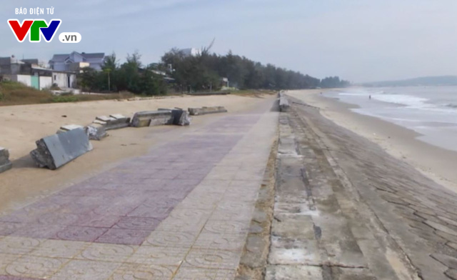 Bình Thuận thiệt hại nặng nề do gió mùa và ảnh hưởng bão số 15 - Ảnh 1.