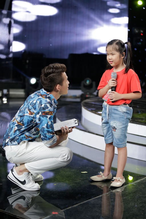 Quốc Thiên nhiệt tình hướng dẫn thí sinh Vietnam Idol Kids - Ảnh 3.