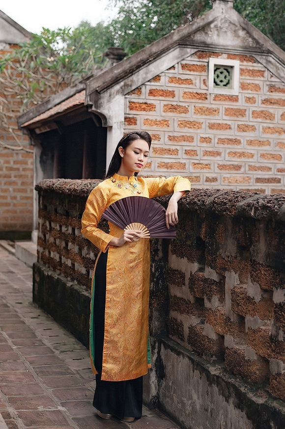 Cô gái vàng của Hoa hậu Việt Nam duyên dáng khoe sắc ở Đường Lâm - Ảnh 7.