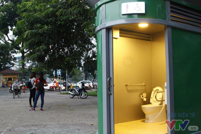 Dự án nhà vệ sinh công cộng tại Hà Nội: 200 cái chỉ 1 cái hoạt động - Ảnh 1.
