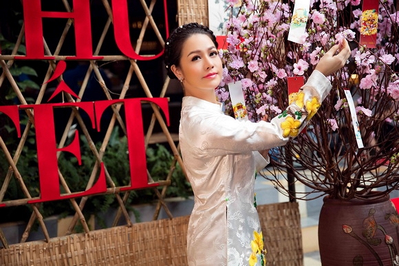 Ngắm trang phục áo dài độc đáo của Nhật Kim Anh trong bộ ảnh mới - Ảnh 7.