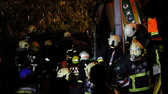 Lật xe bus tại Đài Loan (Trung Quốc), hơn 40 người thương vong - Ảnh 1.