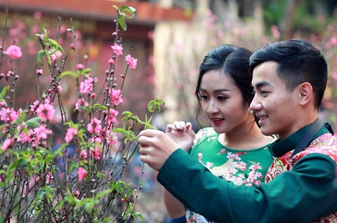 Hotboy thể dục Phạm Phước Hưng du xuân cùng bạn gái xinh đẹp - Ảnh 2.