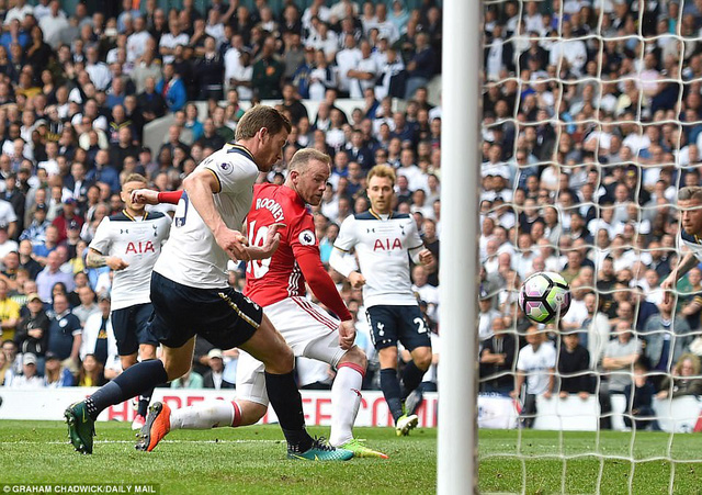 VIDEO Nhìn lại trận chia tay sân White Hart Lane đầy cảm xúc giữa Tottenham - Man Utd - Ảnh 4.