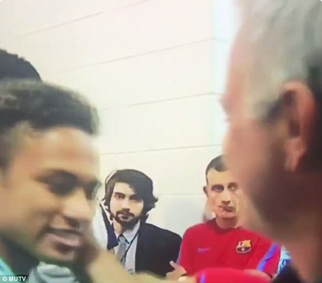 HLV Mourinho cử Pogba làm thuyết khách dụ Neymar về Man Utd - Ảnh 4.