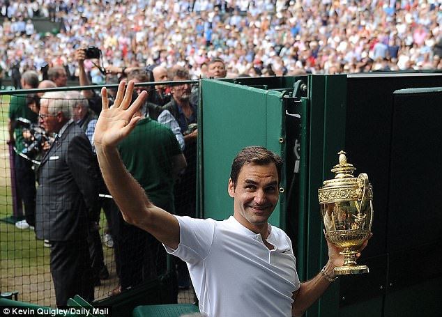 Federer ôm cúp Wimbledon ngao du khắp Thụy Sĩ - Ảnh 3.