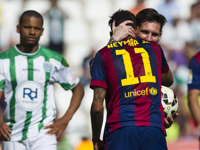 Messi từng nhiều lần nhường đá phạt đền cho Neymar - Ảnh 1.