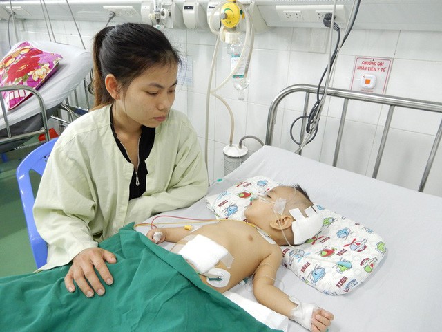 Thương cháu bé 11 tháng tuổi bị não úng thủy - Ảnh 4.