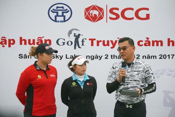 Cặp chị em người Thái nổi tiếng truyền kinh nghiệm cho 20 tay golf nhí Việt Nam - Ảnh 1.