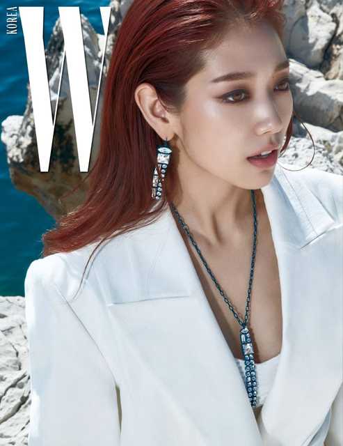 Park Shin Hye hóa quý cô sang trọng trên tạp chí W - Ảnh 8.