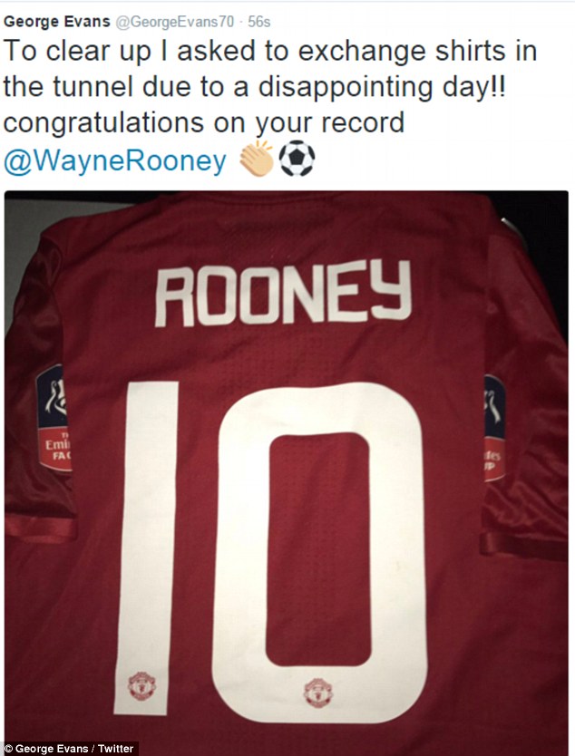 Vì sao Rooney bị cầu thủ của Reading từ chối đổi áo? - Ảnh 3.