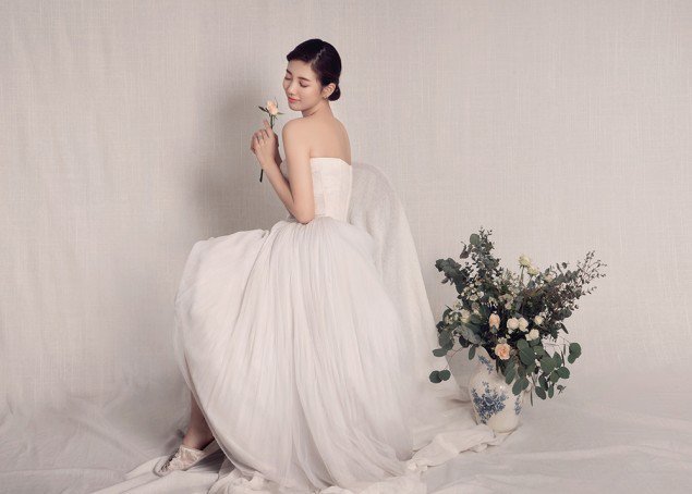 Suzy rạng rỡ khi mặc váy cô dâu - Ảnh 3.