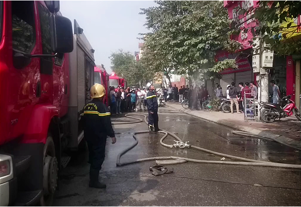 Hà Nội: Cháy cửa hàng văn phòng phẩm trên đường Giải Phóng - Ảnh 4.
