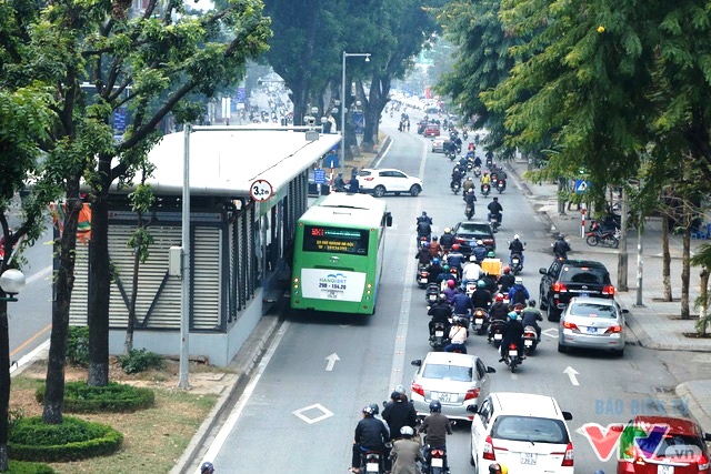 Bus nhanh BRT và những góc nhìn trái chiều - Ảnh 1.