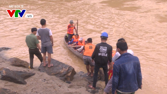 Quảng Nam: Giải cứu 15 phụ nữ Giẻ Triêng bị nước lũ cô lập 5 ngày - Ảnh 1.