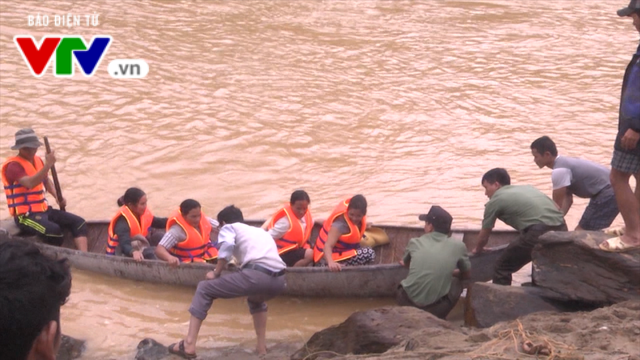 Quảng Nam: Giải cứu 15 phụ nữ Giẻ Triêng bị nước lũ cô lập 5 ngày - Ảnh 2.
