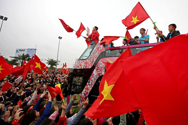 Truyền thông quốc tế kinh ngạc trước màn chào đón U23 Việt Nam - Ảnh 2.