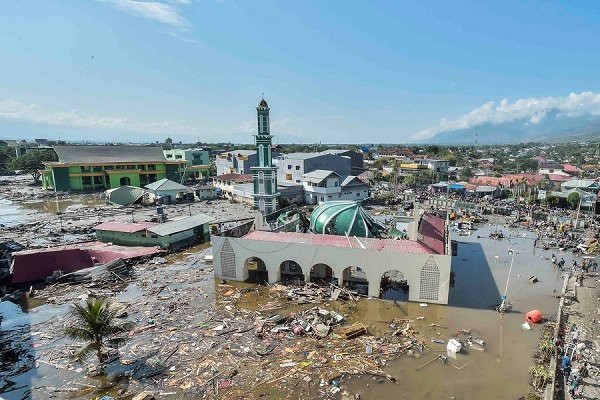 Số người chết vì động đất, sóng thần ở Indonesia vượt quá 1.200 người - Ảnh 1.