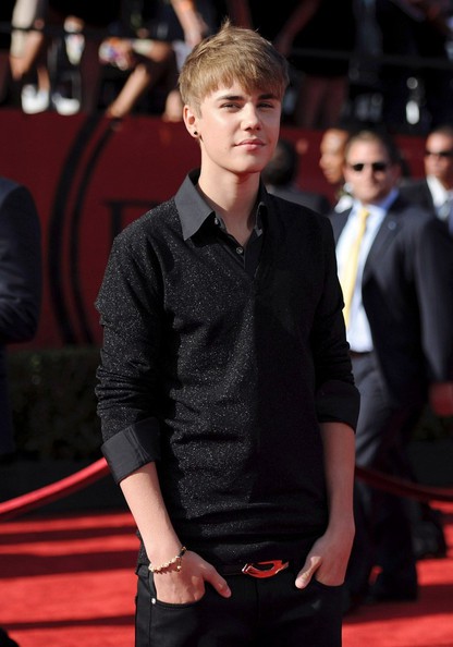 Justin Bieber và những kiểu tóc đi đầu xu hướng - Ảnh 2.