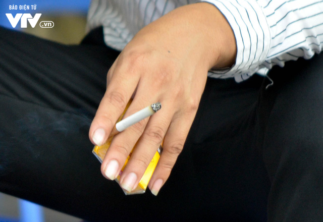 Hút thuốc lá nhiều có thể gây vô sinh ở nam giới - Ảnh 1.