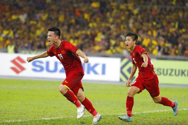 9 cầu thủ Việt từng sút tung lưới đội bóng UAE, Công Phượng, Tuấn Anh, Huy Hùng còn cơ hội! - Ảnh 2.