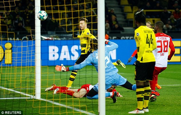 Kết quả bóng đá sáng 27/02: Napoli giữ vững ngôi đầu, Dortmund chia điểm với Augsburg - Ảnh 4.