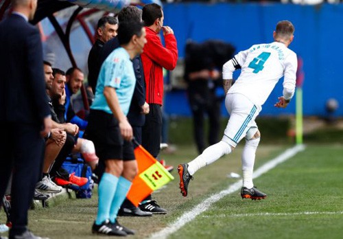Sergio Ramos vắng mặt 5 phút trong trận đấu với Eibar - Ảnh 1.