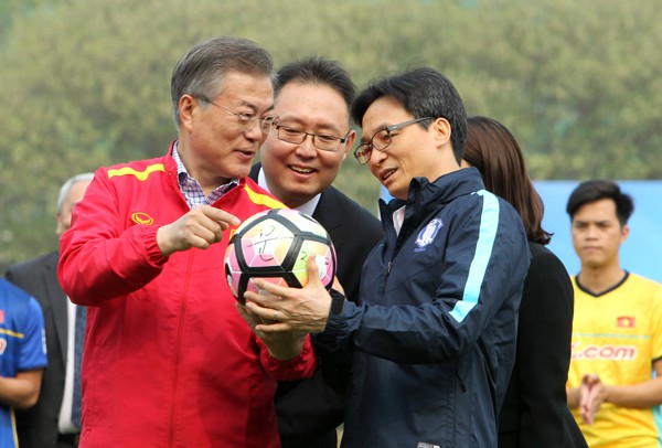 Tổng thống Hàn Quốc thăm và giao lưu với ĐT U23 QG Việt Nam - Ảnh 2.