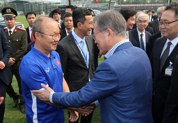 Tổng thống Hàn Quốc thăm và giao lưu với ĐT U23 QG Việt Nam - Ảnh 3.