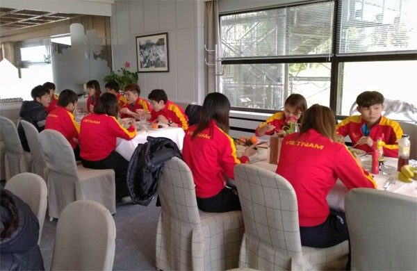 Hình ảnh đội tuyển nữ Việt Nam trong buổi tập đầu tiên tại Grunberg (Đức) - Ảnh 6.