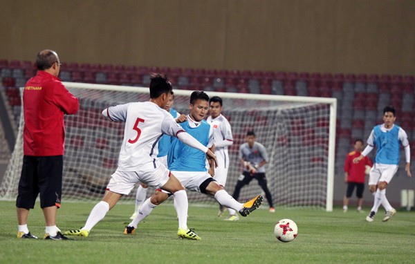 ĐT Việt Nam làm quen sân chính, sẵn sàng đấu với Jordan - Ảnh 2.