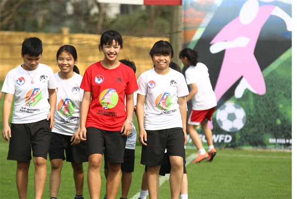 Đội dự tuyển nữ trẻ QG đá giao hữu với U16 nữ Hà Nội hưởng ứng ngày hội bóng đá nữ AFC - Ảnh 12.