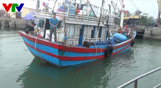 BĐBP Quảng Bình phối hợp cứu nạn tàu cá cùng 9 thuyền viên - Ảnh 2.