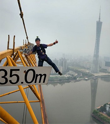 Trung Quốc giam giữ thanh niên nhảy từ tòa nhà cao hơn 500m - Ảnh 1.