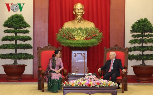 Tổng Bí thư Nguyễn Phú Trọng tiếp Cố vấn nhà nước Myanmar - Ảnh 2.