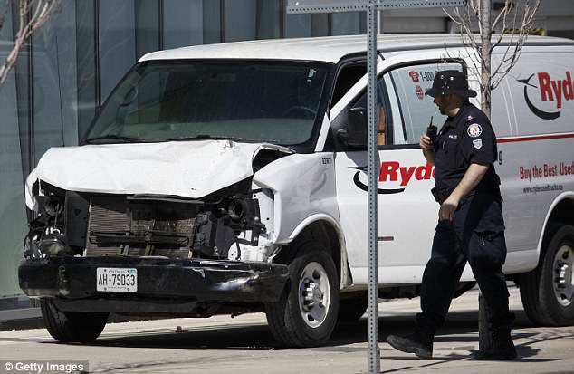 Bắt giữ nghi phạm vụ đâm xe tải ở Canada khiến 10 người thiệt mạng - Ảnh 7.