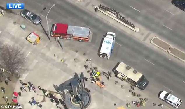 Bắt giữ nghi phạm vụ đâm xe tải ở Canada khiến 10 người thiệt mạng - Ảnh 11.