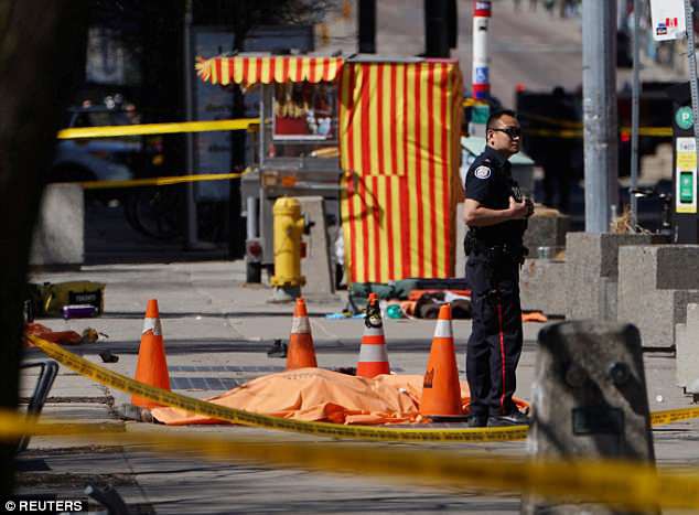 Bắt giữ nghi phạm vụ đâm xe tải ở Canada khiến 10 người thiệt mạng - Ảnh 5.