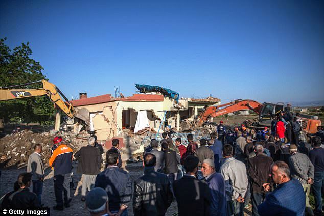 Động đất tại Thổ Nhĩ Kỳ: Số người bị thương tăng lên 39 - Ảnh 3.