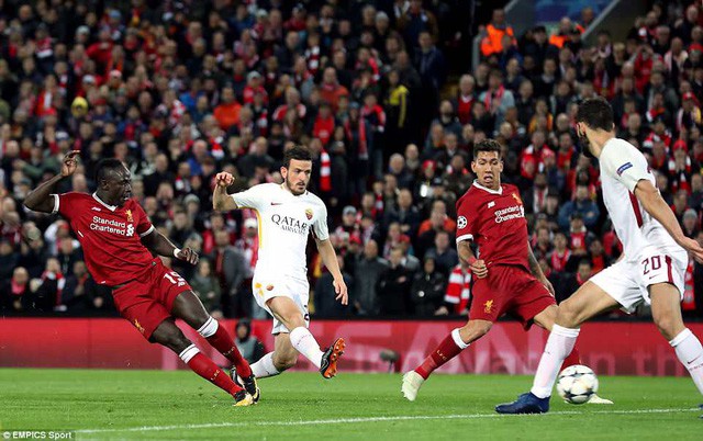 ẢNH: Nhìn lại Liverpool đánh bại Roma với tỉ số 5-2 tại lượt đi bán kết Champions League  - Ảnh 10.