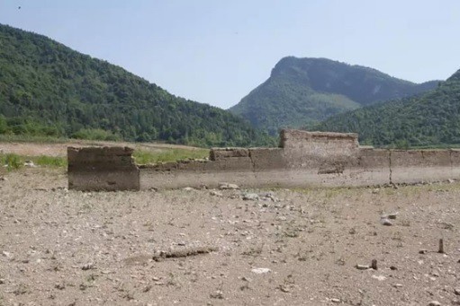 Ngôi làng cổ Trung Quốc “tái xuất” sau 50 năm biến mất - Ảnh 1.