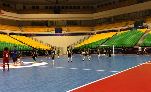 Trước thềm VCK Futsal nữ châu Á 2018: ĐT Futsal nữ Việt Nam thi đấu giao hữu với ĐT Futsal nữ Thái Lan - Ảnh 2.
