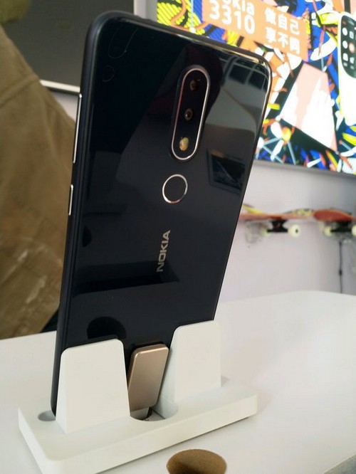 Lộ ảnh thực tế Nokia X màn hình tràn và thiết kế “tai thỏ” giống iPhone X - Ảnh 4.