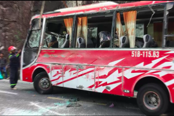 Cảnh báo đường đèo dốc nguy hiểm sau vụ tai nạn kinh hoàng ở Khánh Hòa khiến 3 người tử vong - Ảnh 1.