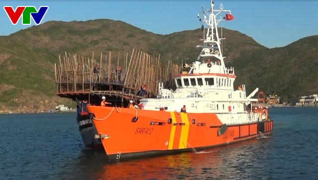49 thuyền viên tàu cá Quảng Nam vào bờ an toàn sau gần 1 tuần lênh đênh trên biển - Ảnh 1.